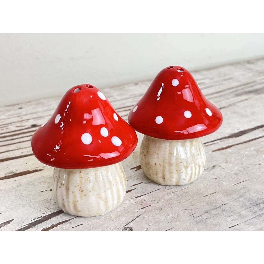 Red & White Mushroom 🍄 Toadstool Salt & Pepper Shaker Set Ceramic NEW! 🍄